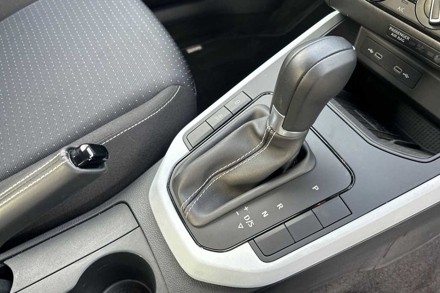 SEAT Arona SE Technology